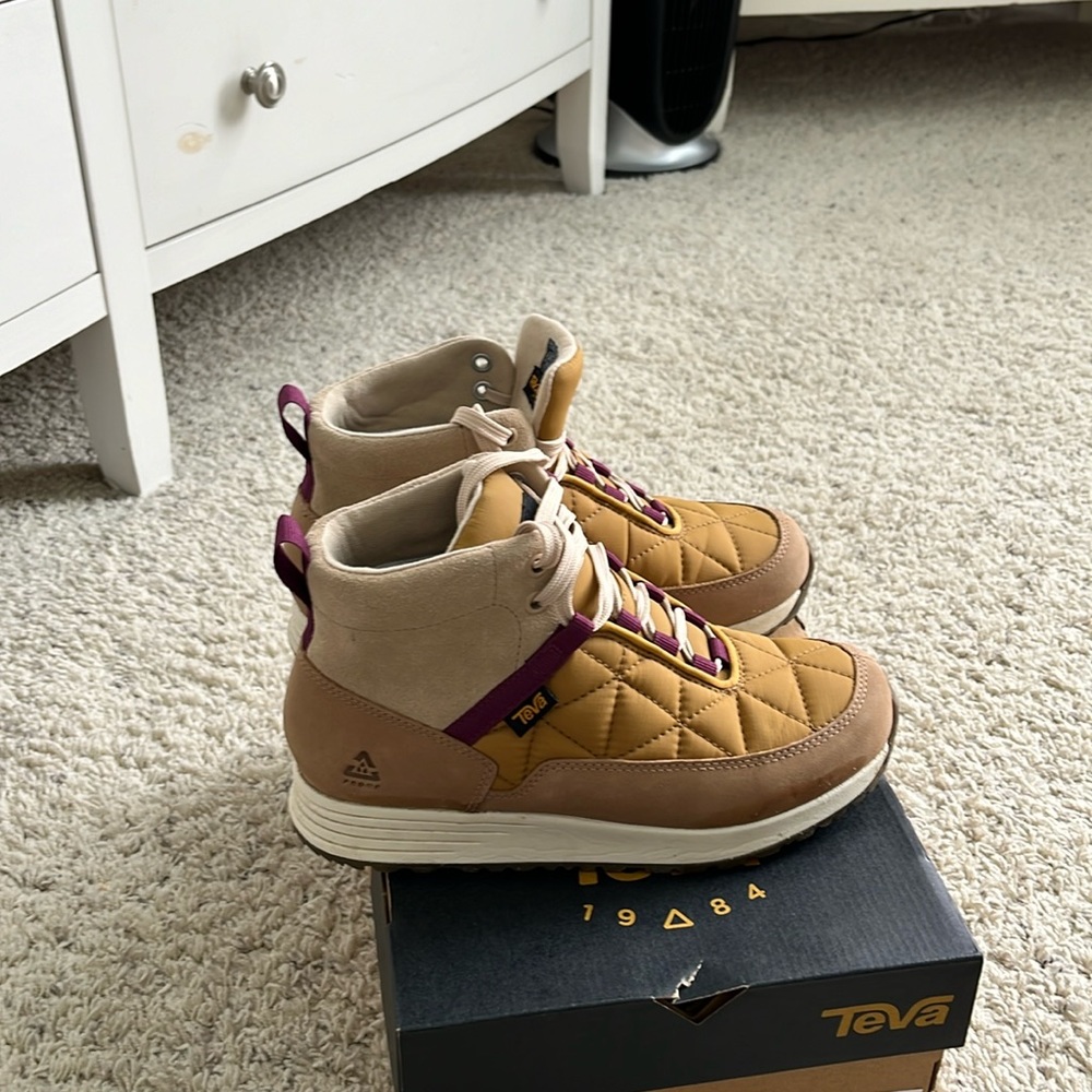 Teva Commuter Boot, Us Size 7, Euc - image 6